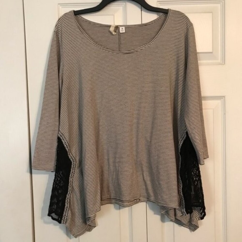 FRANCESCA'S Size Medium Black Khaki Tan Blouse Top 3/4 Sleeve Lace Crochet